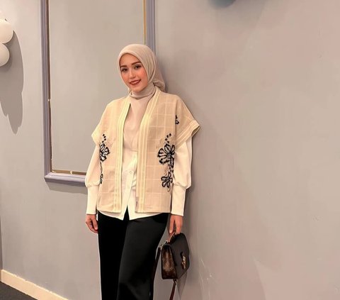 Potret Adelia Istri Pasha Ungu Lulus S1 di Usia 35 Tahun, Siap Lanjut S2?