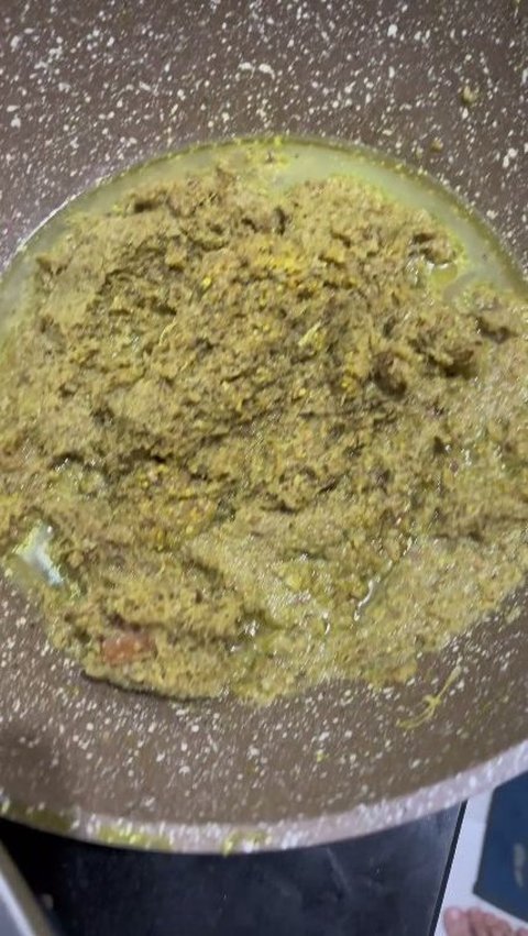 Tanpa Pakai Airfryer, Begini Cara Goreng Ayam Lengkuas Biar Tidak Meletus dan Hemat Minyak (Instagram/@indie.radia)