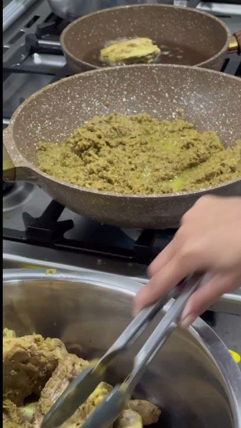 Tanpa Pakai Airfryer, Begini Cara Goreng Ayam Lengkuas Biar Tidak Meletus dan Hemat Minyak (Instagram/@indie.radia)