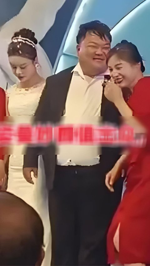 Viral Chubby Man Marries Beautiful Woman like a Model, Mother-in-Law's Expression at the Wedding is Like the Answer to Her Heart