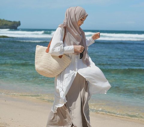 More Chic Vacation at the Beach, Try 3 Stylish and Comfortable Looks for Hijabers