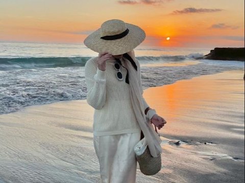 More Chic Vacation at the Beach, Try 3 Stylish and Comfortable Looks for Hijabers