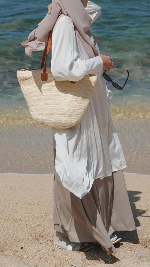 More Chic Vacation at the Beach, Try 3 Stylish and Comfortable Looks for Hijabers