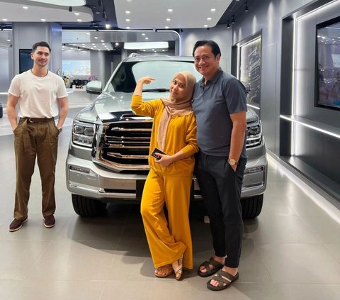 Not Just Anyone, 8 Portraits of Verrell Bramasta's Step Mother who is Now in the Spotlight, Bought a Luxury Car worth 1.1 Billion Rupiah