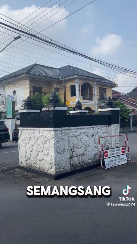 Tak Banyak yang Tahu, Bangunan di Tengah Jalanan Purwokerto Ini Ternyata Makam