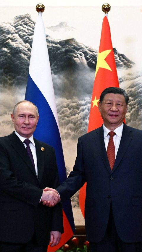 Kemitaraan 'Era Baru' yang disepakati Putin dan Xi Jinping menyatakan penentangan terhadap AS dalam sejumlah isu keamanan dan pandangan bersama terkait beberapa hal mulai dari Taiwan, Ukraina, hingga Korea Utara dan kerja sama dalam teknologi nuklir baru yang damai serta keuangan. Foto: Sputnik/Pool via Reuters