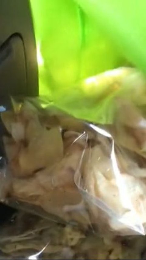 Viral Ibu Bawa Bekal Seabrek saat Antar Anaknya UTBK, Curi Perhatian<br>