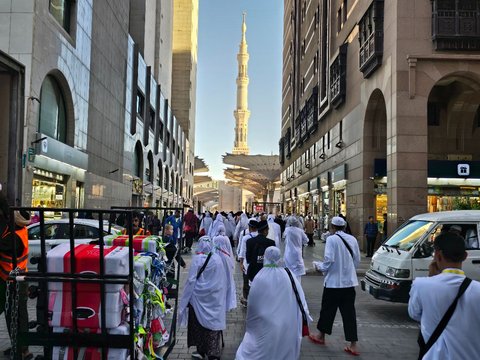 Hajj Pilgrims Prohibited from Unfurling Banners and Flags in the Holy Land