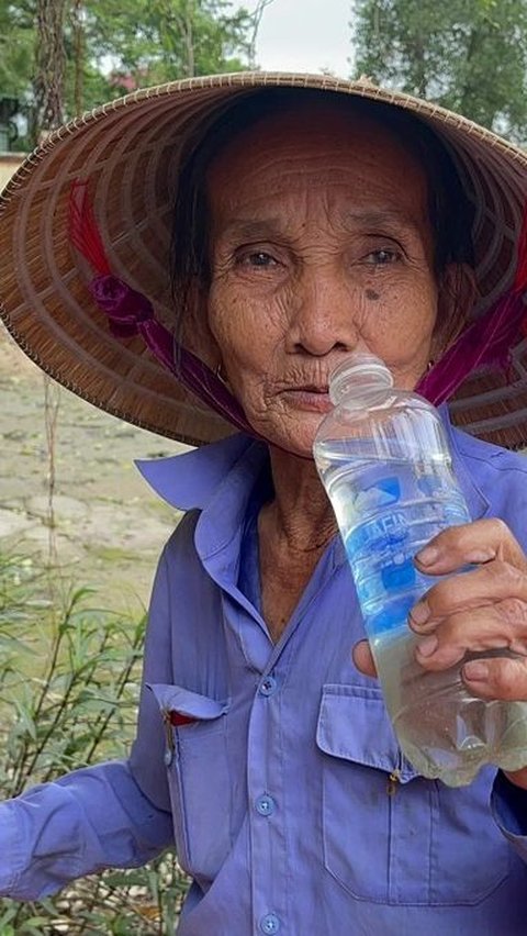 Mual Mencium Bau Makanan, Nenek Ini Tak Pernah Makan Selama 50 Tahun, Bertahan Cuma Pakai Ini
