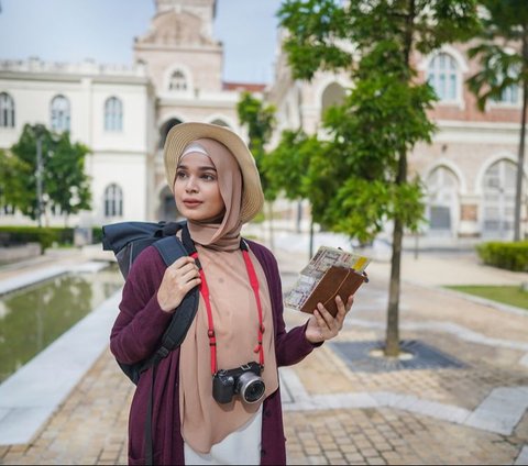 How to Fold Wrinkle-Free Hijab for Traveling