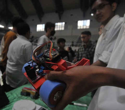 FOTO: Adu Kreativitas dalam Turnamen Robotik Indonesia 2024