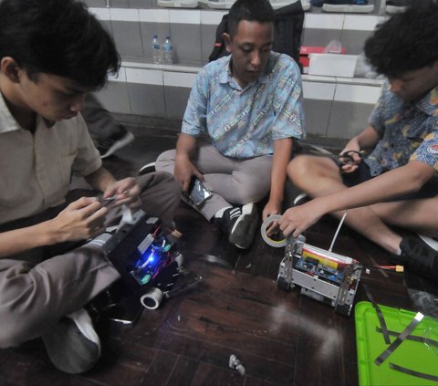 FOTO: Adu Kreativitas dalam Turnamen Robotik Indonesia 2024