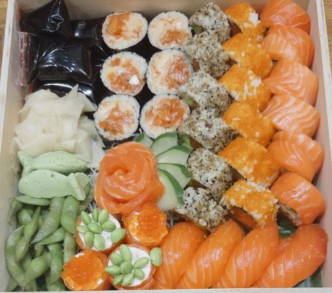 Pasangan yang Ternyata Suka Makan Sushi