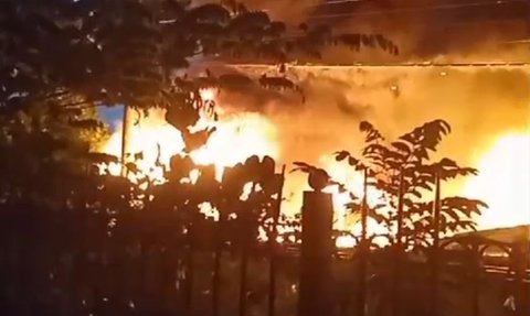 Rumah Warga Dekat Bantaran Rel di Solo Terbakar, 9 Perjalanan KA Terlambat