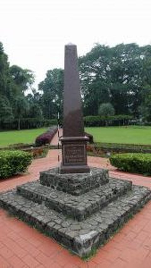 <b>Tugu Teijsmann, Monumen Penghormatan Ahli Botani Kebun Raya Bogor Asal Belanda</b><br>