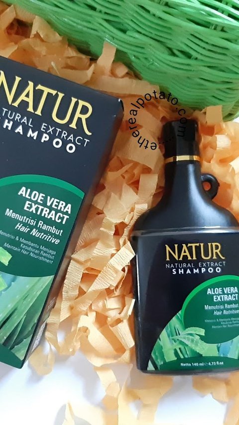 2. Natur Natural Extract Shampoo Aloe Vera<br>