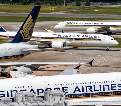 Moncer, Singapore Airlines Gives 8 Months Salary Bonus to Its Employees