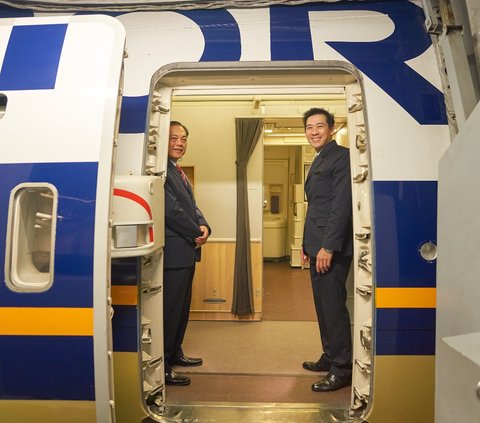 Moncer, Singapore Airlines Gives 8 Months Salary Bonus to Its Employees