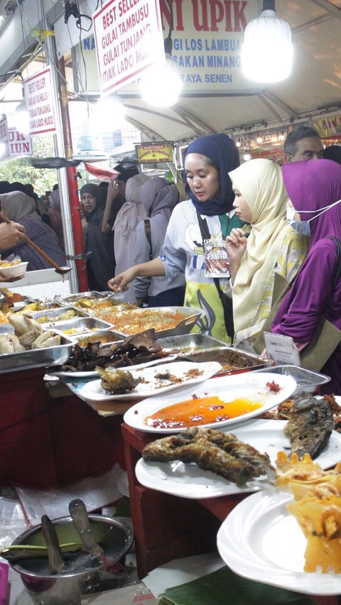 FOTO: Mengintip Kelezatan Berbagai Kuliner di Festival Sumarak Minangkabau 2024