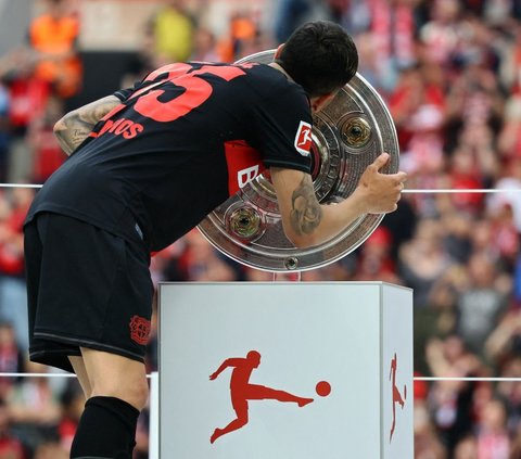 FOTO: Spektakuler, Bayer Leverkusen Cetak Sejarah Juarai Bundesliga Tanpa Kekalahan