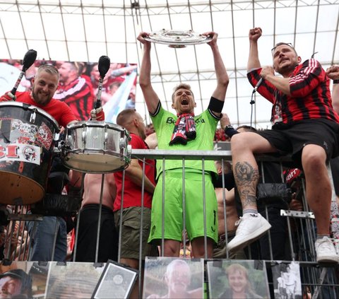 FOTO: Spektakuler, Bayer Leverkusen Cetak Sejarah Juarai Bundesliga Tanpa Kekalahan