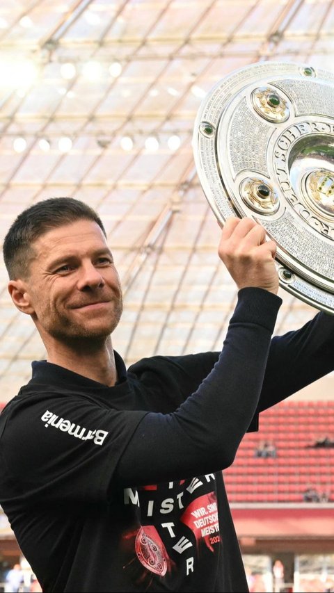 Tak hanya itu, Xabi Alonso juga mencetak sejarah karena Bayer Leverkusen tampil tanpa kekalahan sepanjang musim ini. Foto: Ina Fessbender/AFP