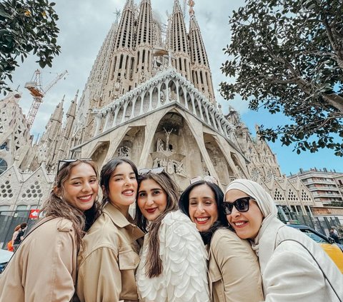 Foto-foto Keseruan Tasya Farasya saat Liburan di Spanyol, Tampil Modis dan Cantik