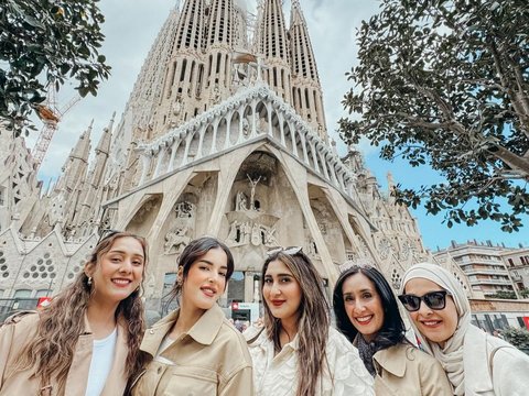 Foto-foto Keseruan Tasya Farasya saat Liburan di Spanyol, Tampil Modis dan Cantik