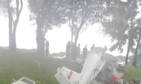 Dua Korban Meninggal Masih Terjebak, Badan Pesawat Jatuh di BSD Tangsel Dipotong untuk Evakuasi