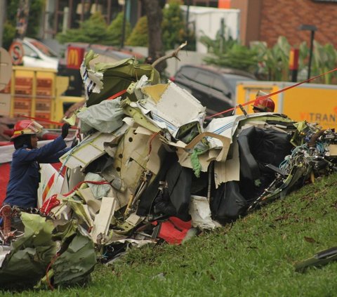 Juru Bicara Kementerian Perhubungan Adita Irawati mengatakan, jenis pesawat yang jatuh di BSD itu yakni Tecnam P2006T. Foto: merdeka.com / Arie Basuki<br>