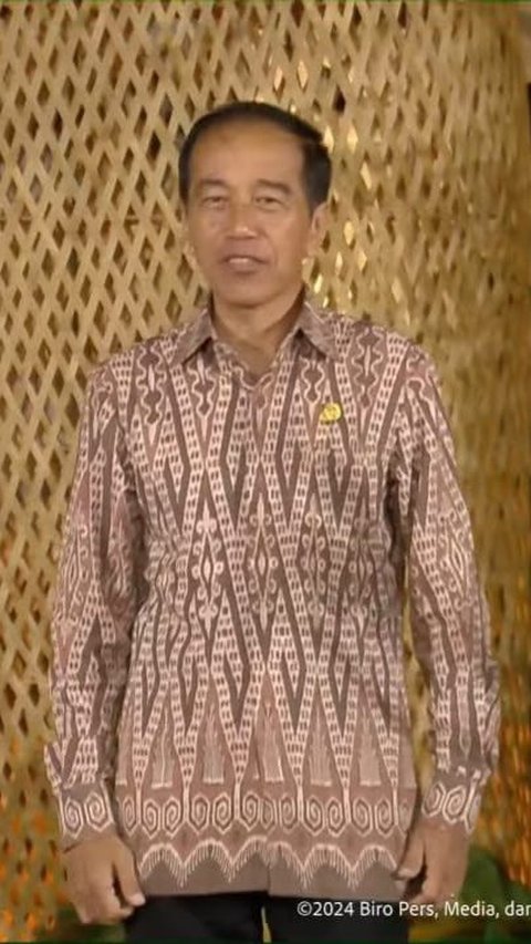 Senyum Jokowi saat Sambut Puan Maharani di Gala Dinner WWF Bali