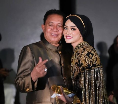 Cantik Menawannya Rhenny Yuliana Mertua Putri Isnari, Istri Kedua Haji Alwi yang Disebut Paling Cantik