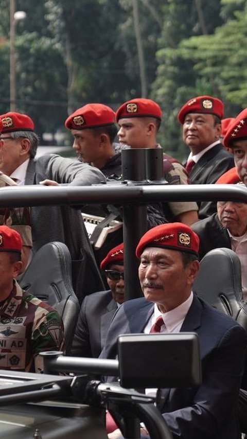 Momen Istimewa Menko Luhut Disopiri Danjen Kopassus, Dikawal Jenderal Bintang 4 TNI AD