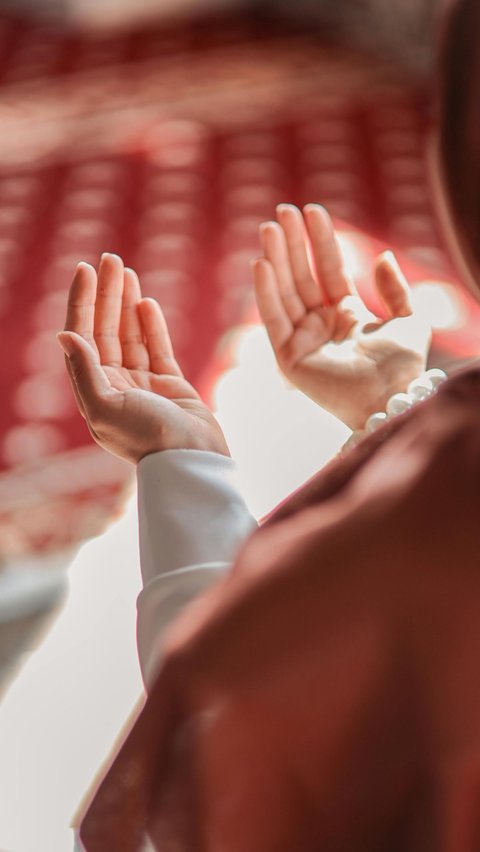 5 Prayers to Calm the Heart When Anxious and Stressed, Complete with How to Overcome them in Islam