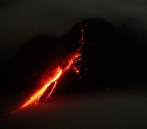 Gunung Merapi Muntahkan 15 Kali Guguran Lava Sejauh 1.800 Meter