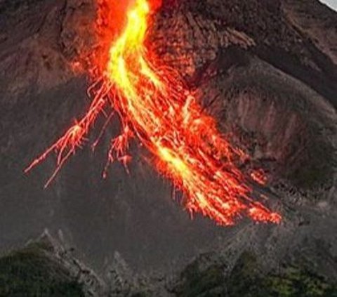 Gunung Merapi Muntahkan 15 Kali Guguran Lava Sejauh 1.800 Meter