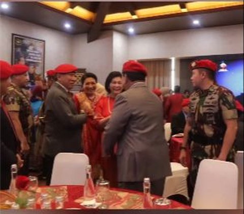 Reaksi Mengejutkan Prabowo saat Istri Pensiunan Jenderal Bintang 4 TNI Mau Cium Tangannya