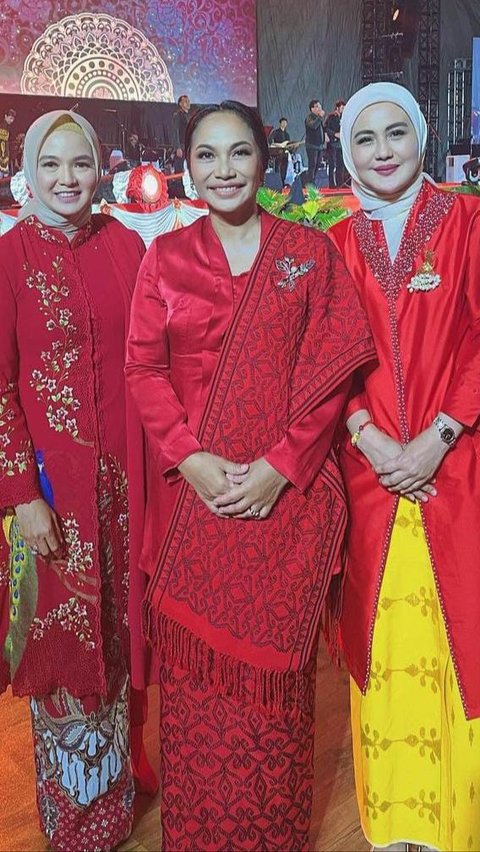 Tampil Cantik Berkebaya Merah, Potret Juliana Moechtar Hadiri Ulang Tahun Kopassus, Ada Pose sama Istri Jenderal