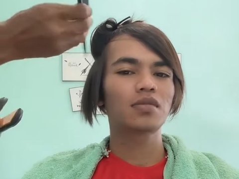 Disebut Mirip Andika Babang Tamvan, Rohmat Bahar Senyum-senyum saat Rambutnya Dicatok