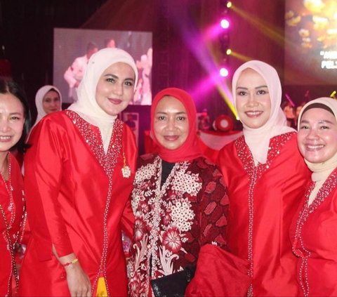 Tampil Cantik Berkebaya Merah, Potret Juliana Moechtar Hadiri Ulang Tahun Kopassus, Ada Pose sama Istri Jenderal