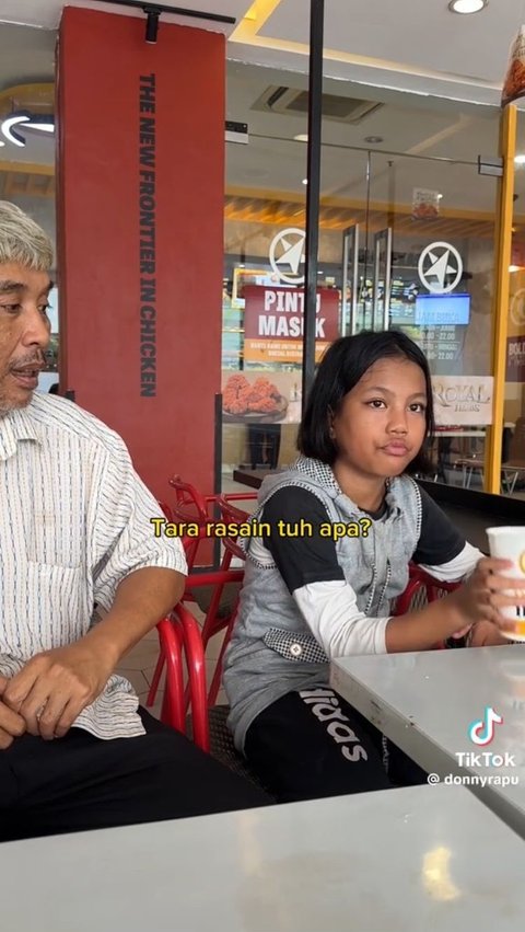 Sang Anak Idap Leukimia, Kisah Bapak Sopir Angkot Temani Putrinya Makan di Restoran Ini Menyentuh Hati