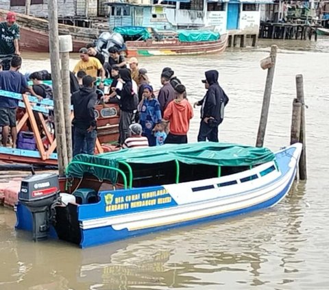 Speed Boat Ambulans Warga Indragiri Hilir