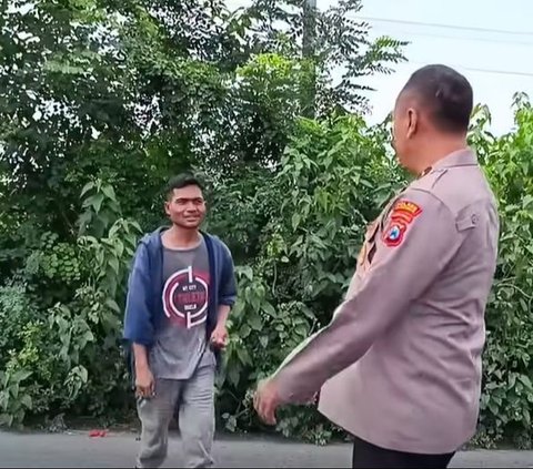 Ipda Purnomo Melongo Melihat Pemuda yang Depresi, Ternyata Seorang Pelaut