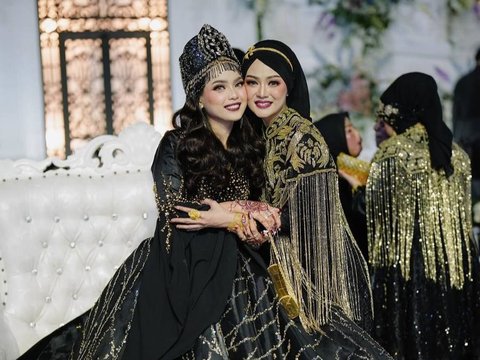 Sama-sama Cantik, Intip Momen Kebersamaan Putri Isnari dan Rhenny Yuliana Istri Kedua Haji Alwi