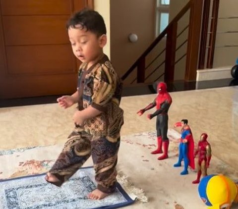 Potret Baby L Putra Ganteng Lesti Kejora, Kini Tingkahnya Semakin Lucu dan Punya Lirikan Mata Centil