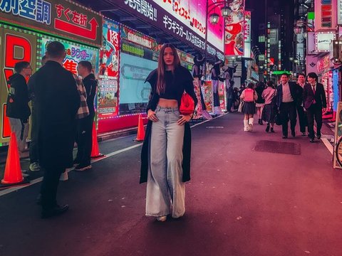 Simple Yet On-Point Outfits Chosen by Nia Ramadhani During Her Vacation in Japan