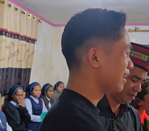 Neneknya Meninggal Langsung Pulang Kampung, Tangis Betrand Peto Pecah saat Lihat Jenazah