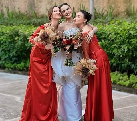 10 Beautiful Portraits of Nia Ramadhani CS as Mahalini's Bridesmaid in Bali, Her Style Competes with the Bride
