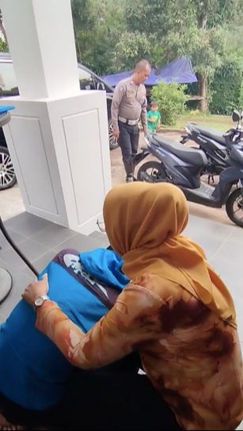 Driver Ojol Menangis Sesenggukan Motor Hilang Dicuri Usai Istri Meninggal, Makin Pecah Ketemu Sosok 'Malaikat Tak Bersayap’