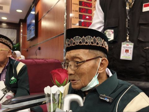 The Story of Mbah Harjo, a 110-Year-Old Veteran who Became the Oldest Pilgrim of Hajj